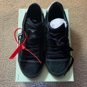 Off White New Arrow Low Vulcanized Sneakers